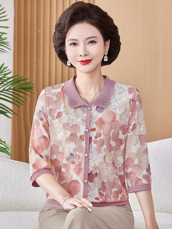 Women Fashion Over 50 - قميص قصير مطبوع من الحرير الجليدي