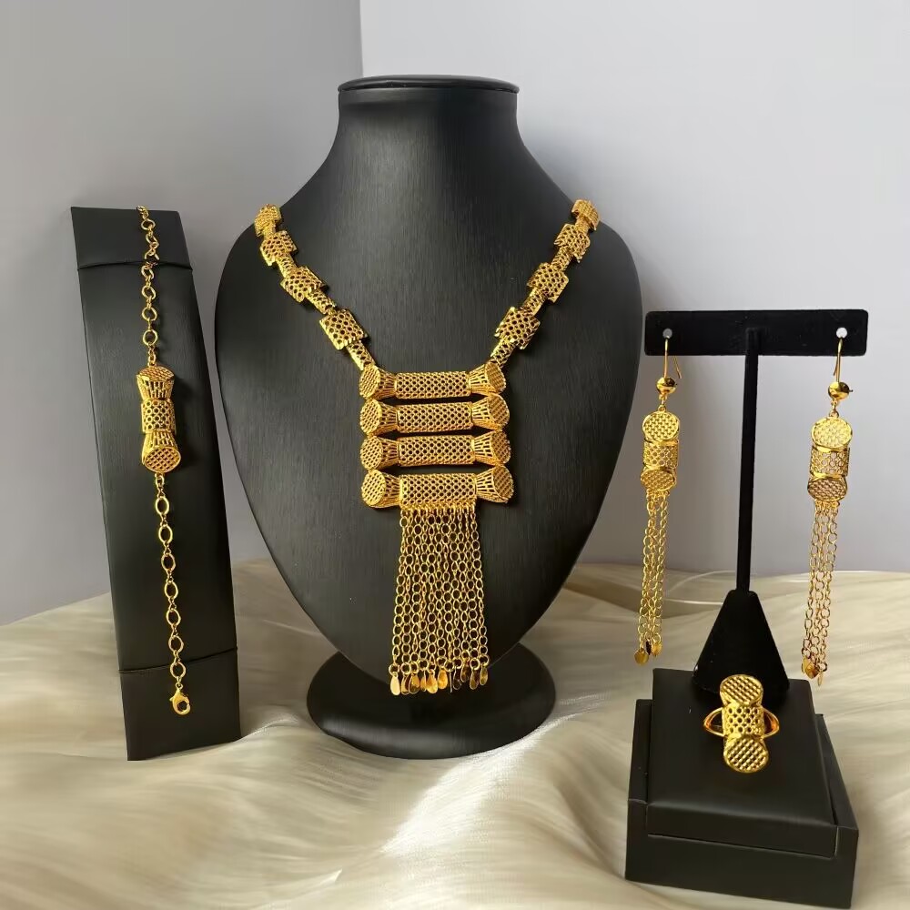 طقم مجوهرات دبي البريطاني الجد - مراجعة Women'S Fashion Rings Gold وسعره