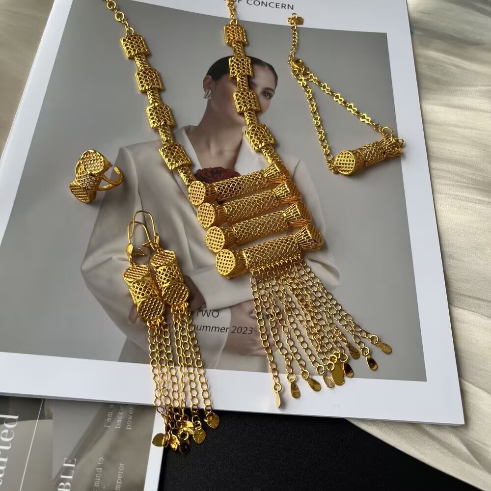 طقم مجوهرات دبي البريطاني الجد - مراجعة Women'S Fashion Rings Gold وسعره