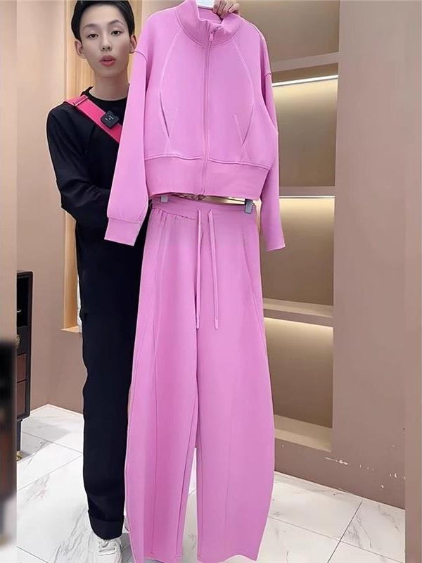 طقم ملابس رياضية أنيق للنساء م - مراجعة Women Fashion Over The Years وسعره